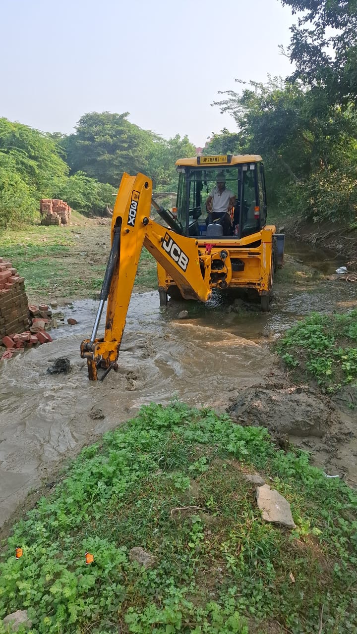 Kanpur JCB excavator fleet ready at site
